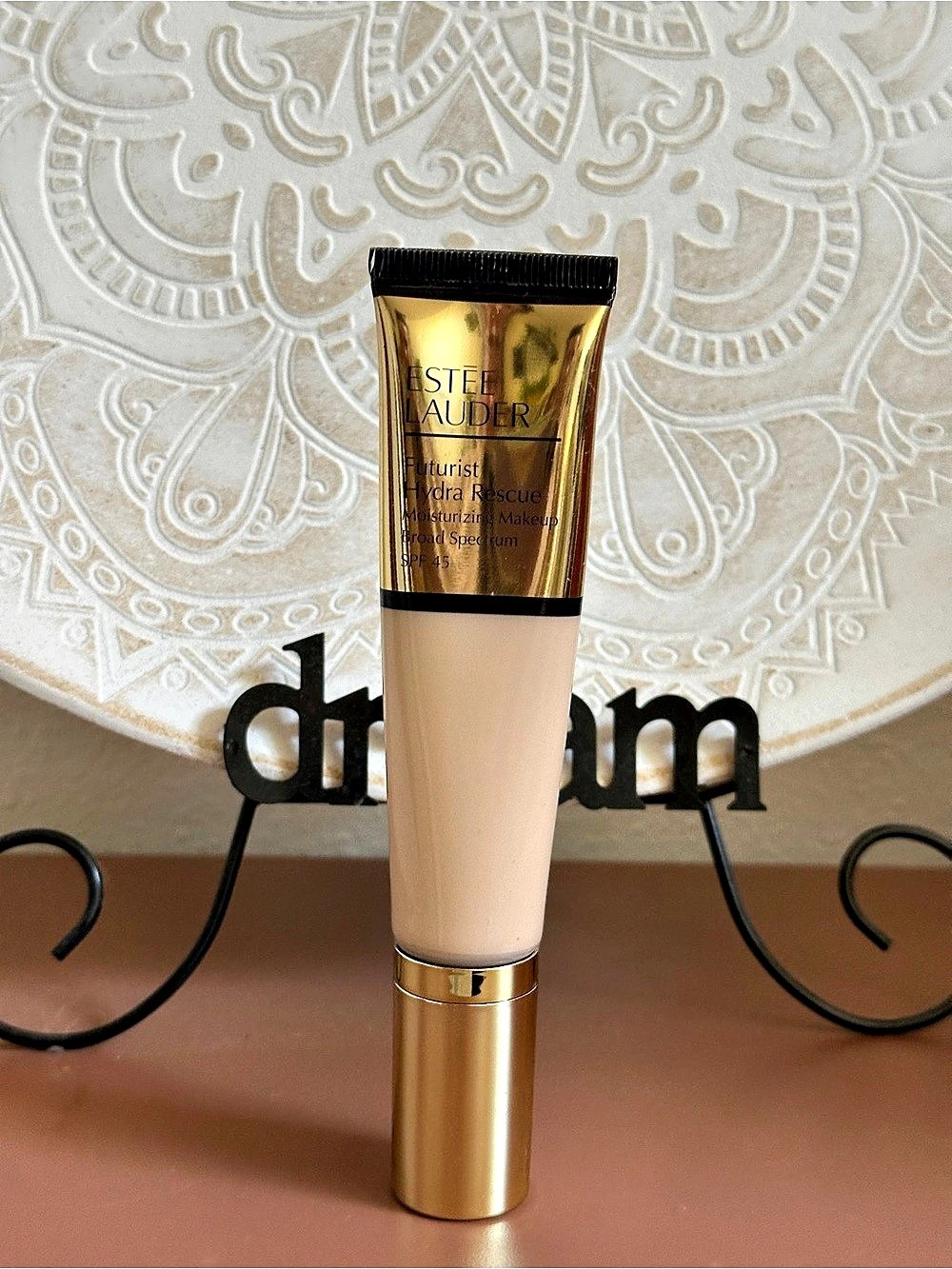Estée Lauder Futurist Hydra Rescue Moisturizing Makeup Broad Spectrum SPF 45